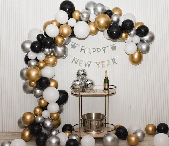 Balonowe dekoracje na domową imprezę sylwestrową 2022