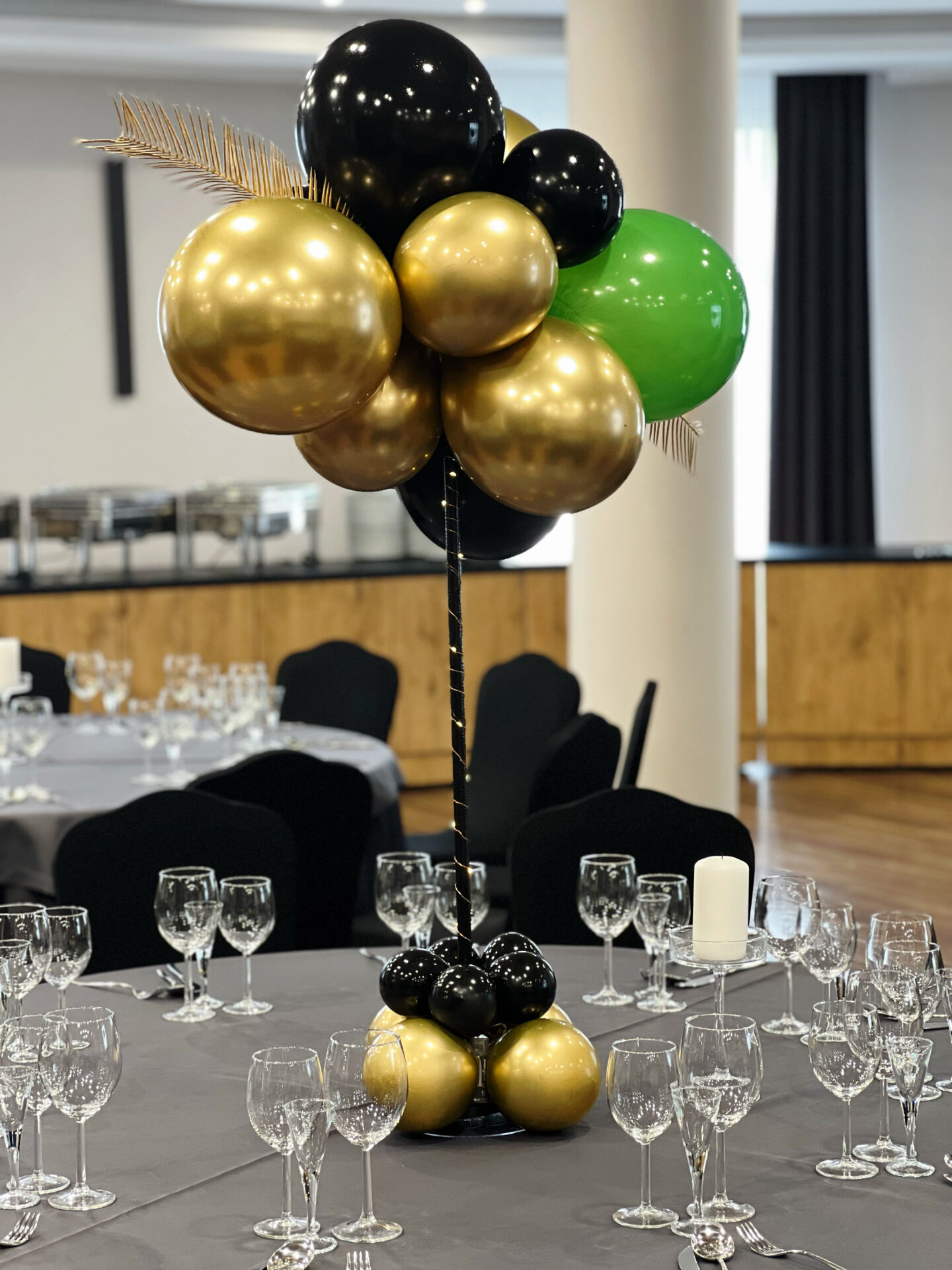 dekoracje na stoly kompozycje balonowe scaled